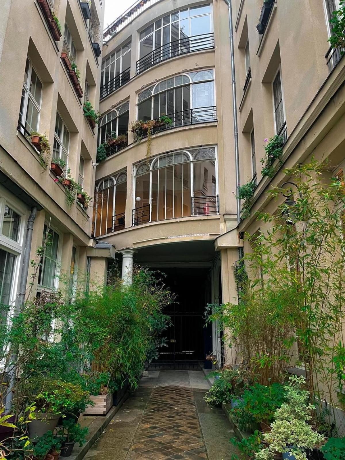 Petit Retro Francais 10 Apartment