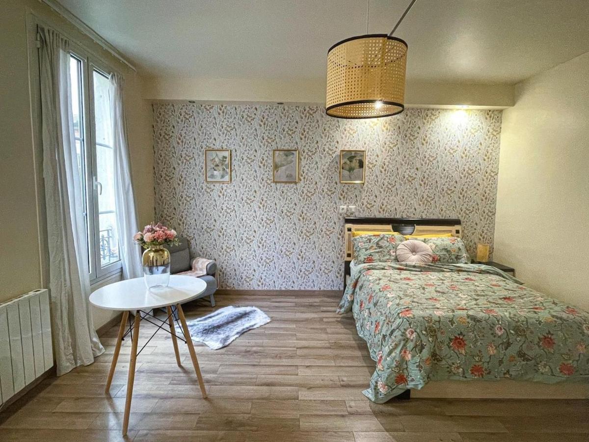 Apartment Petit Retro Francais 10 Paris